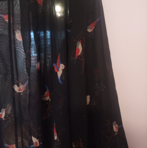 Beautiful Bird Sheer Poncho - Picture 2 of 3